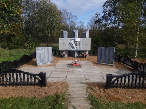 Воинское захоронение в д. Борок